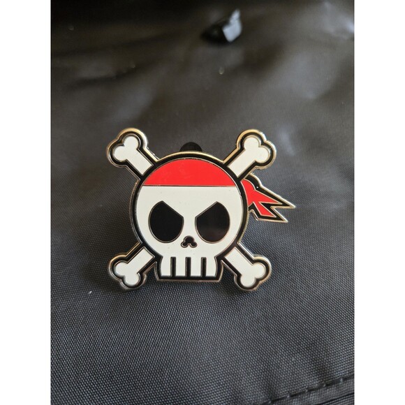 Disney Trading Pin Pirates Of The Caribbean Skull And Crossbones 2006 - Picture 1 of 2
